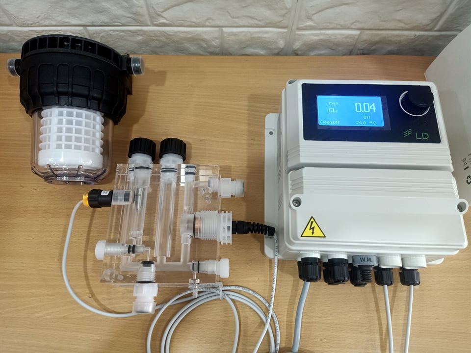 Thiết bị đo hiển thị và kiểm soát Chlorine dư trong nước hiệu Emec mã LDSCL Plus