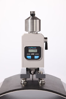 Máy đo độ cứng cao su HPE II Pusey & Jones hiển thị số theo tiêu chuẩn ISO 7267-3, ASTM D 531